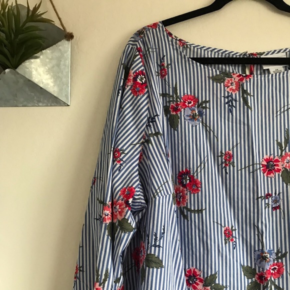 NWT Liz Claiborne Pin Stripe floral top - Picture 3 of 5